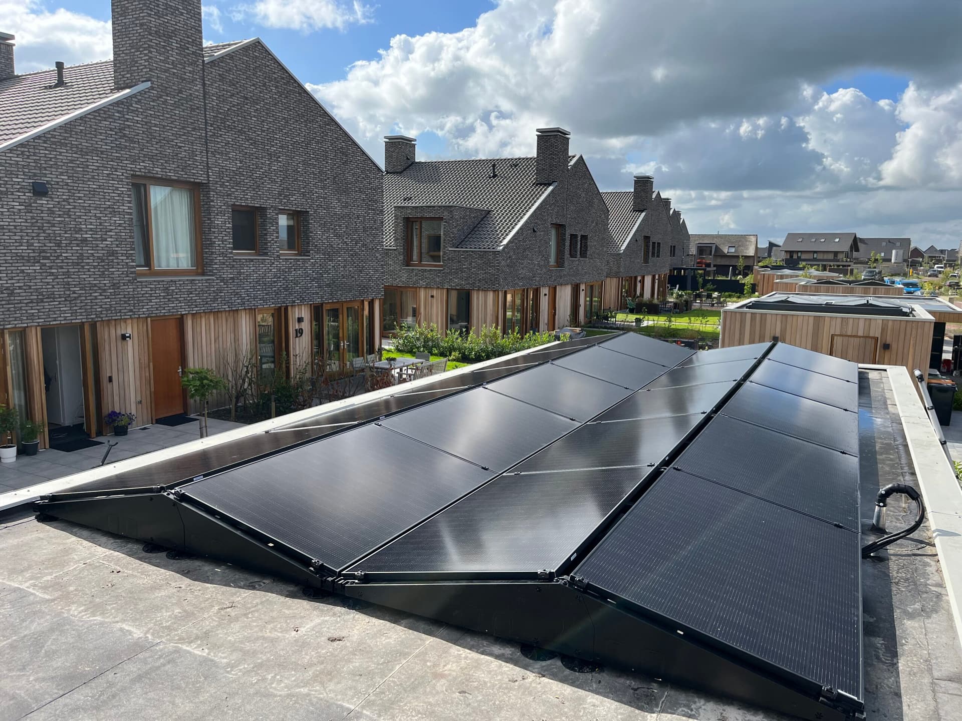 Woning met zonnepanelen, geïnstalleerd door DEVI in Friesland